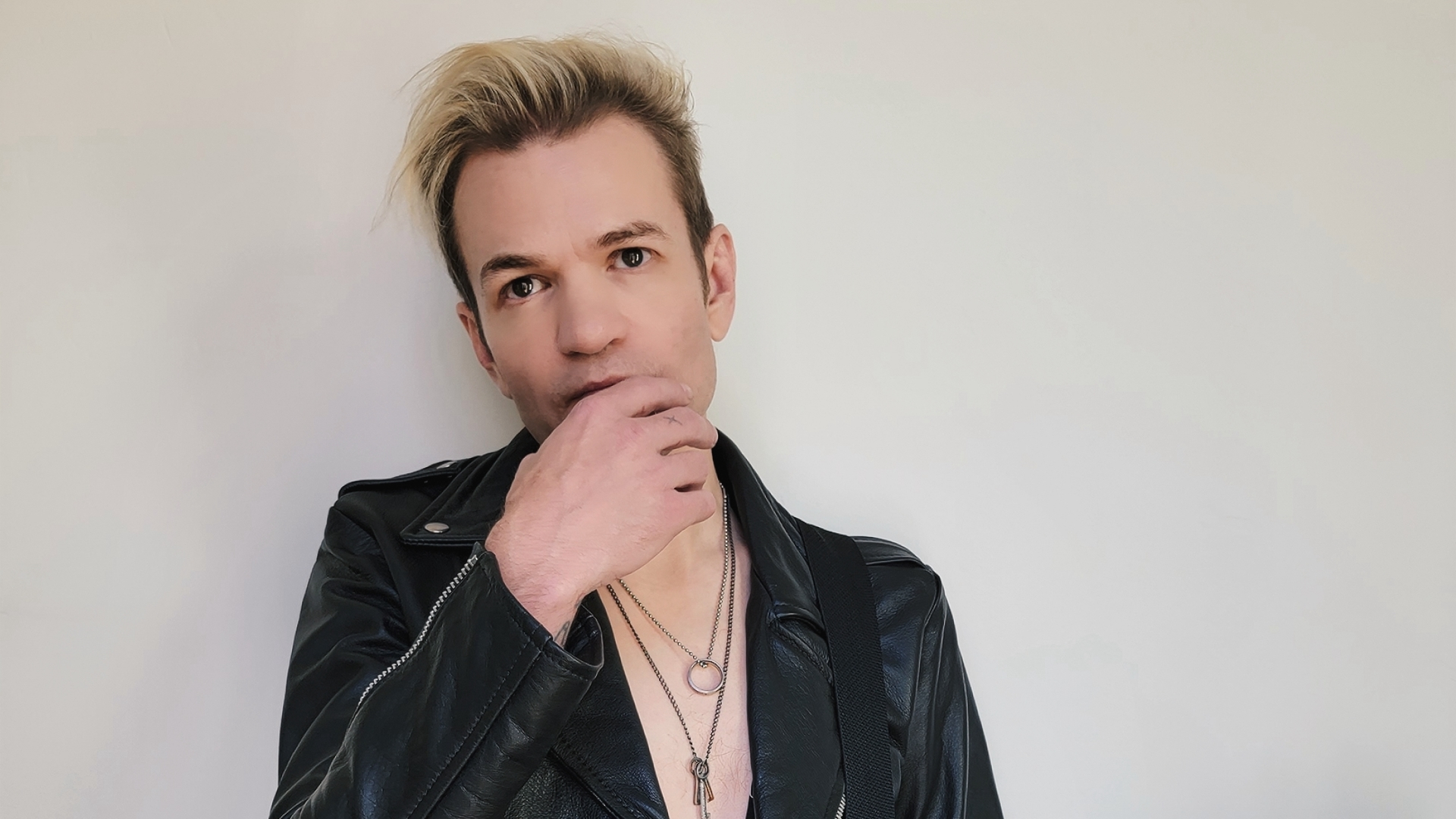 Deryck Whibley Unplugs | TIDAL Magazine